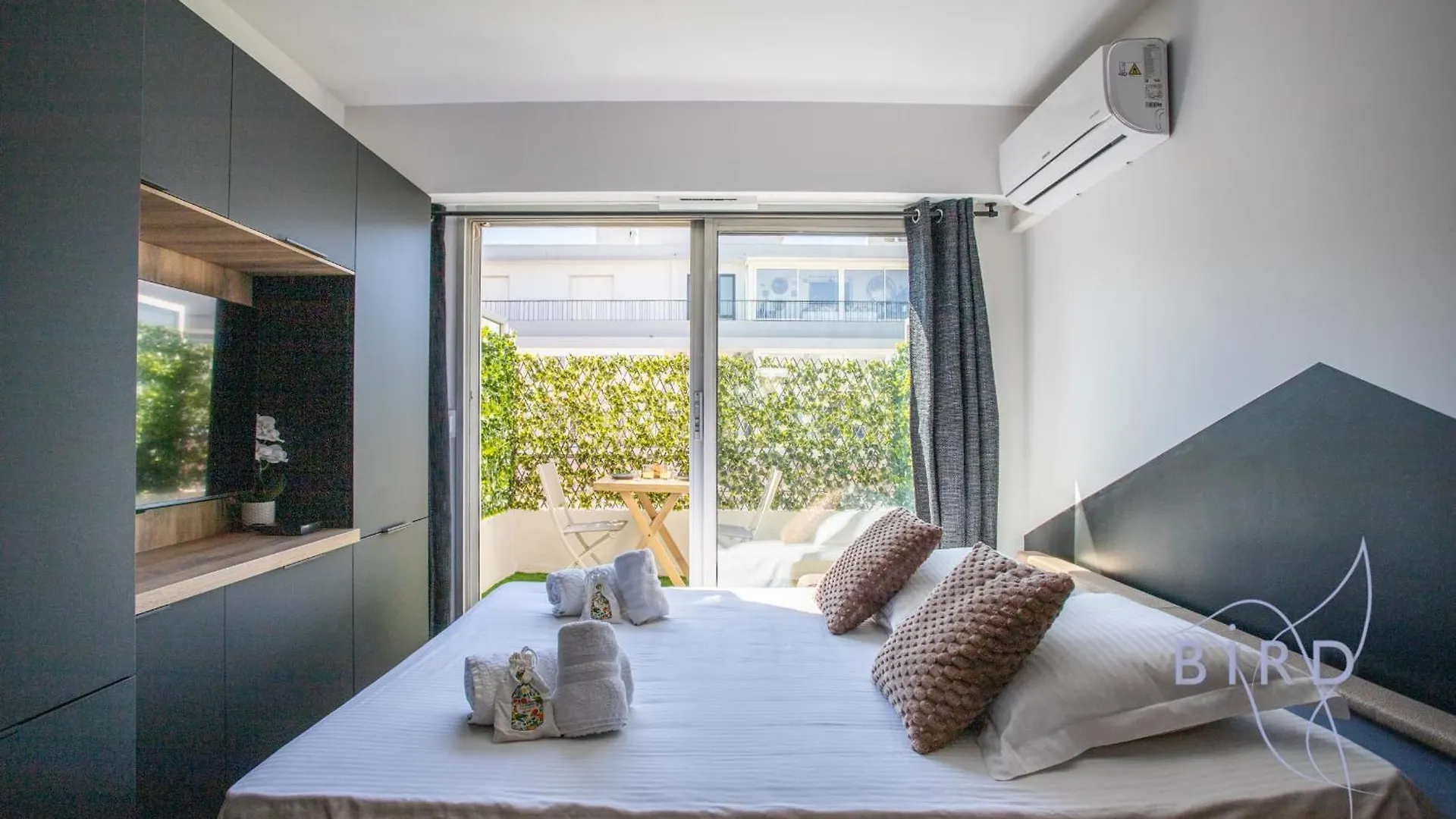 Sunny Flat In Juan Les Pins Apartment