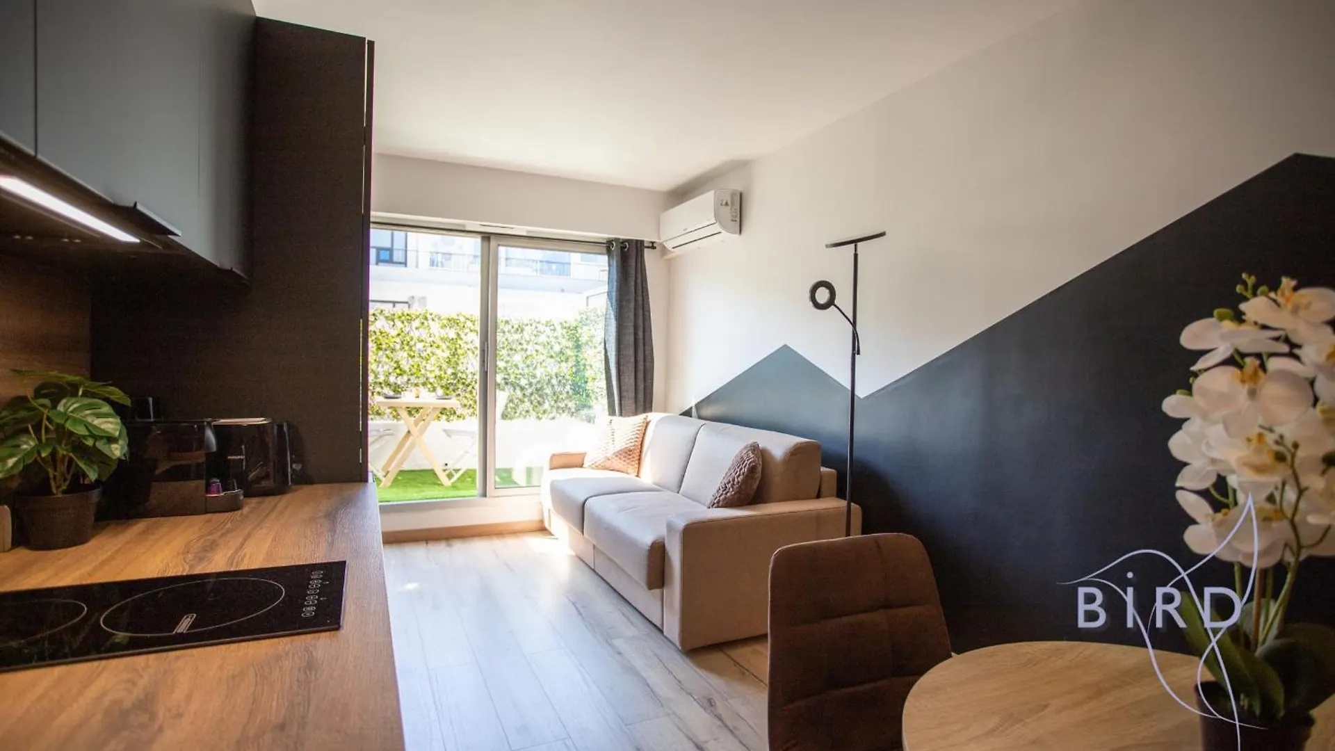 Sunny Flat In Juan Les Pins Apartment