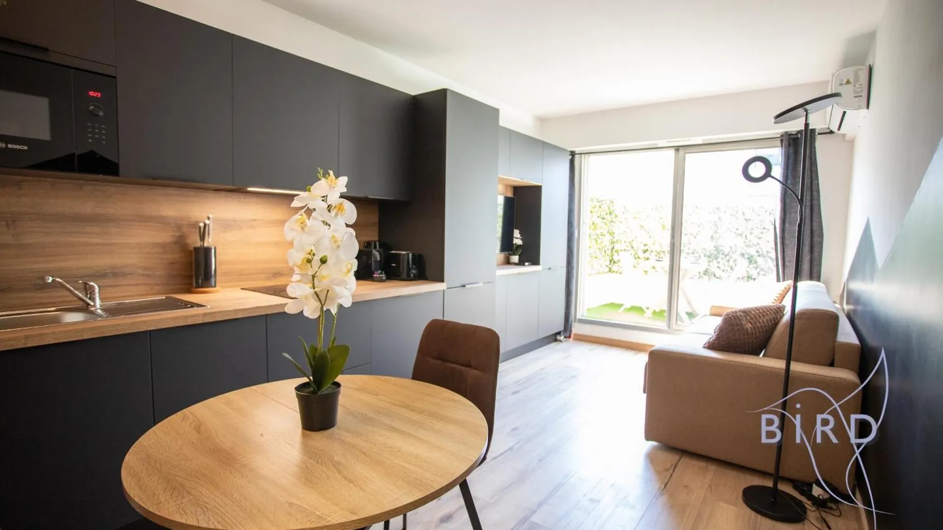 Sunny Flat In Juan Les Pins Apartment
